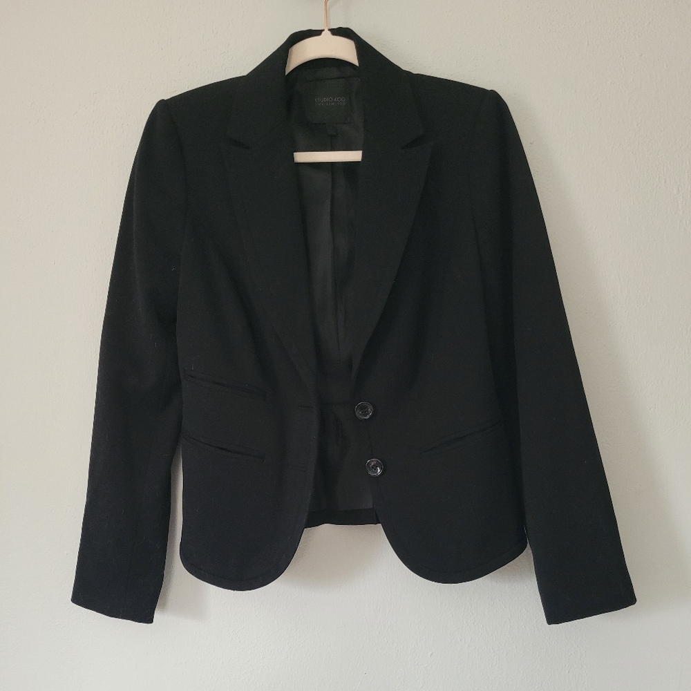 Black Tailored Two-Button Classic Women's Blazer - The Limited - Size 2